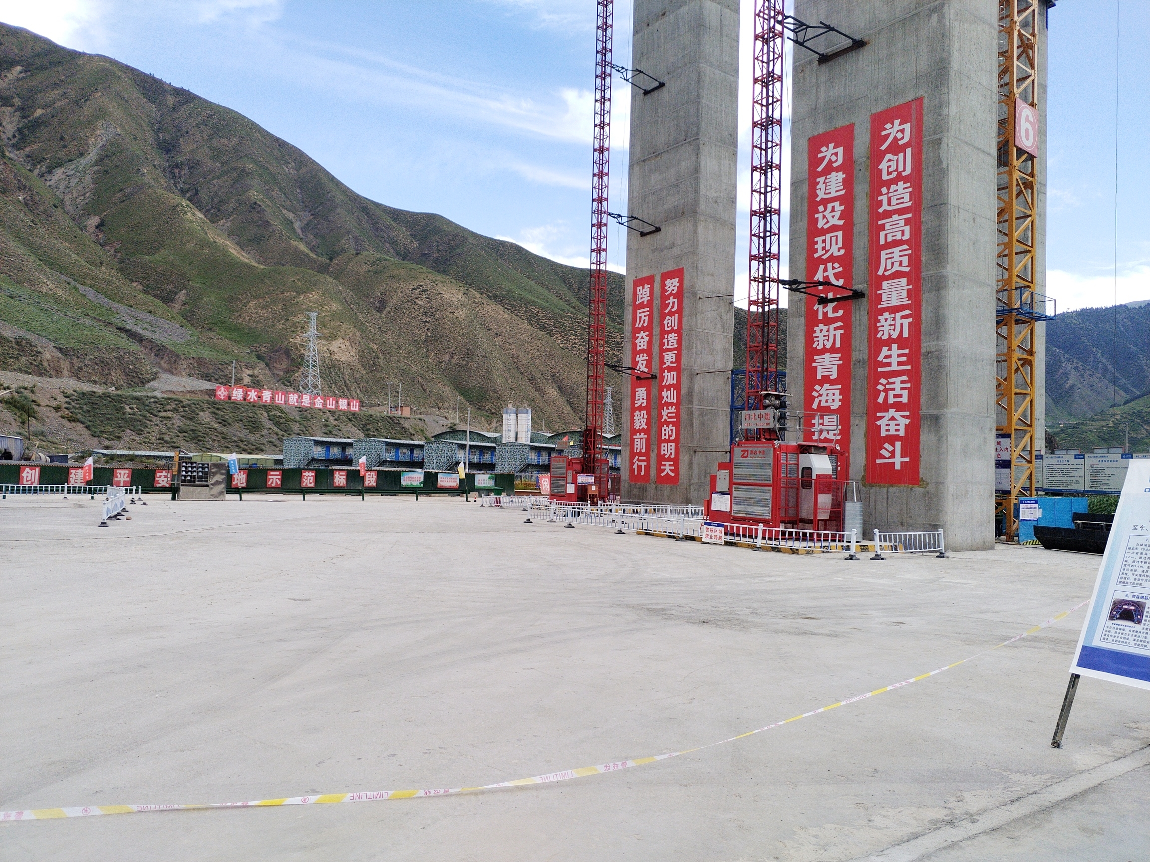 青海8套施工升降机安全监控系统顺利交付，助力项目打造平安工地示范
